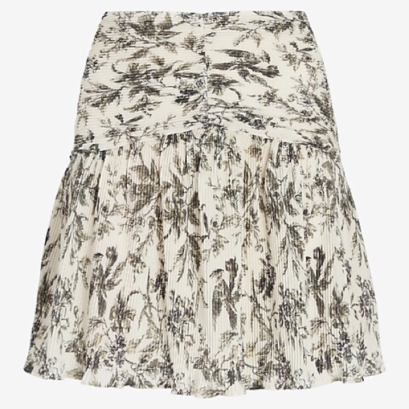 Express Ruched Fit and Flare Mini Skirt Size Medium NWT - Picture 4 of 8